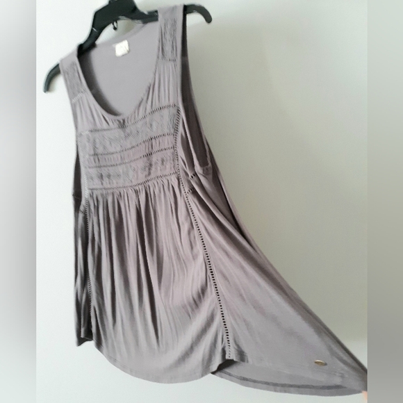 O'Neill Lace Trim Tank Top - Picture 2 of 4